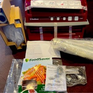 Foodsaver V3200 model Vaccuum sealer. Brand new and never used.
